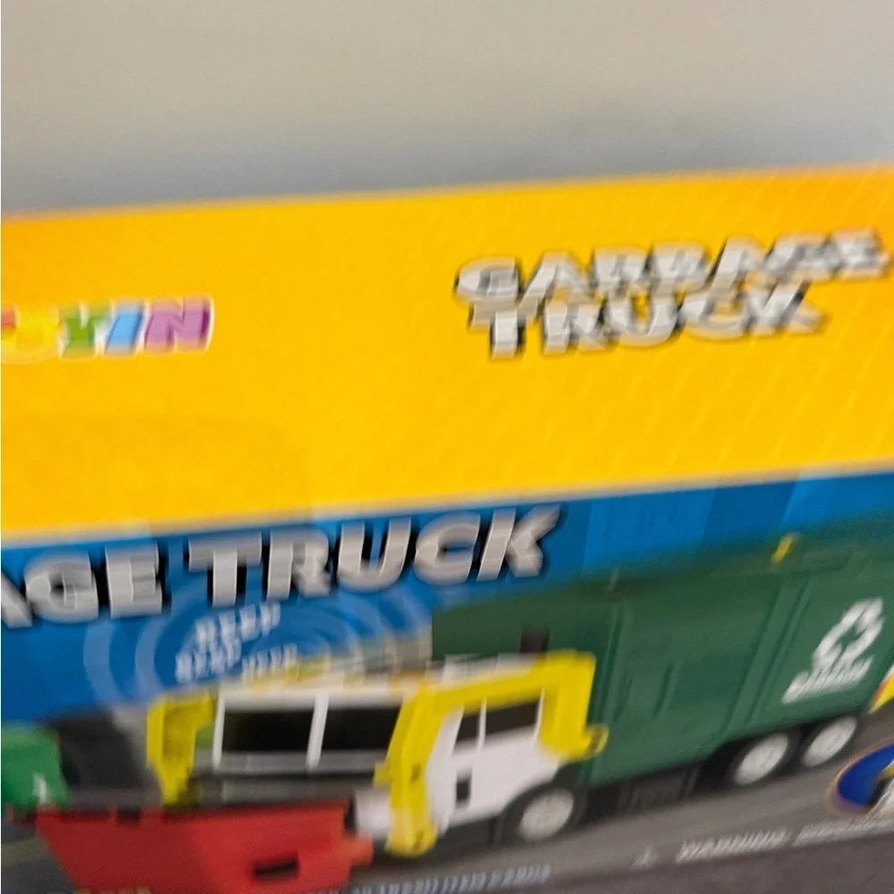 NWT Joyin Friction Powered Garbage Truck Toy 35 Pieces Boys Girls Toddler Kid